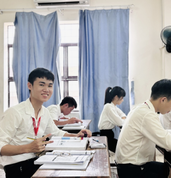 Đa Dạng Ngành & Học Bổng Hấp Dẫn