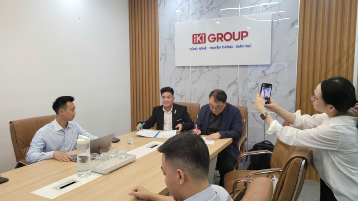 TỔNG GIÁM ĐỐC CÔNG TY TNHH GIÁO DỤC QUỐC TẾ VIỆT ÂU – ÔNG ĐẶNG PHƯỚC MẠNH CÔNG TÁC TẠI HÀ NỘI, KÝ KẾT HỢP TÁC CHIẾN LƯỢC VỚI CÁC TRƯỜNG ĐẠI HỌC HÀN QUỐC