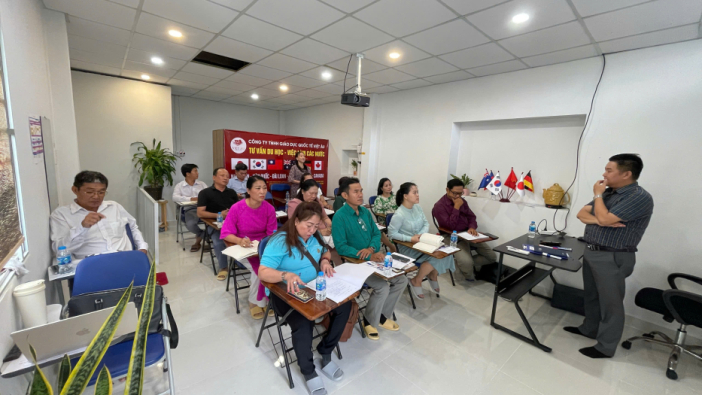 BUỔI ĐÀO TẠO CHUYÊN SÂU VỀ DU HỌC CỦA CÔNG TY VIỆT ÂU