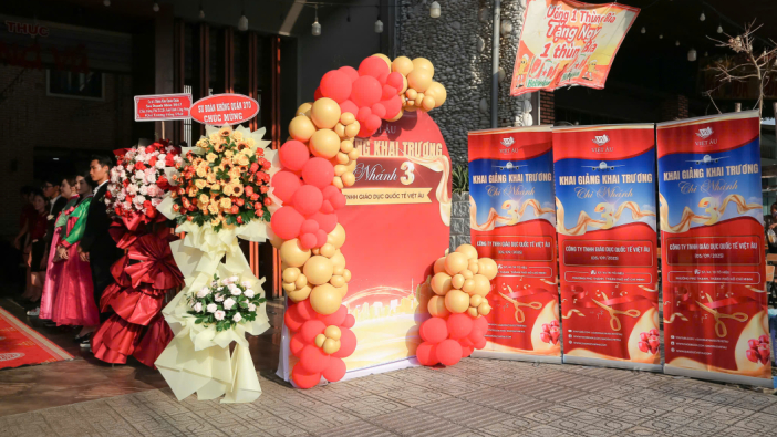 Tưng Bừng Ngày Lễ Khai Giảng Và Khai Trương Chi Nhánh 3 Việt Âu